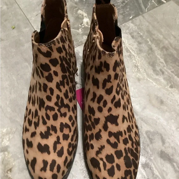 Women’s Size 7.5 Booties Leopard Print - Picture 4 of 6